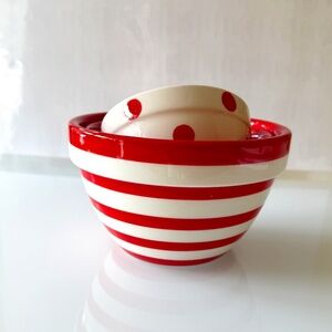 NWOT Nesting Bowls Red & White Terramoto Ceramic